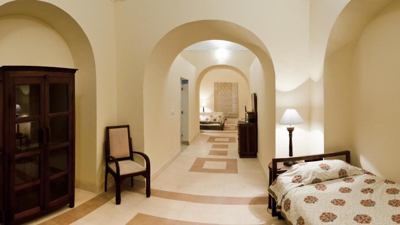 Neemrana'S - Tijara Fort Palace Luaran gambar