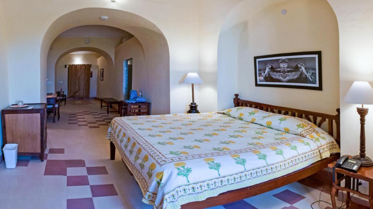 Neemrana'S - Tijara Fort Palace Luaran gambar