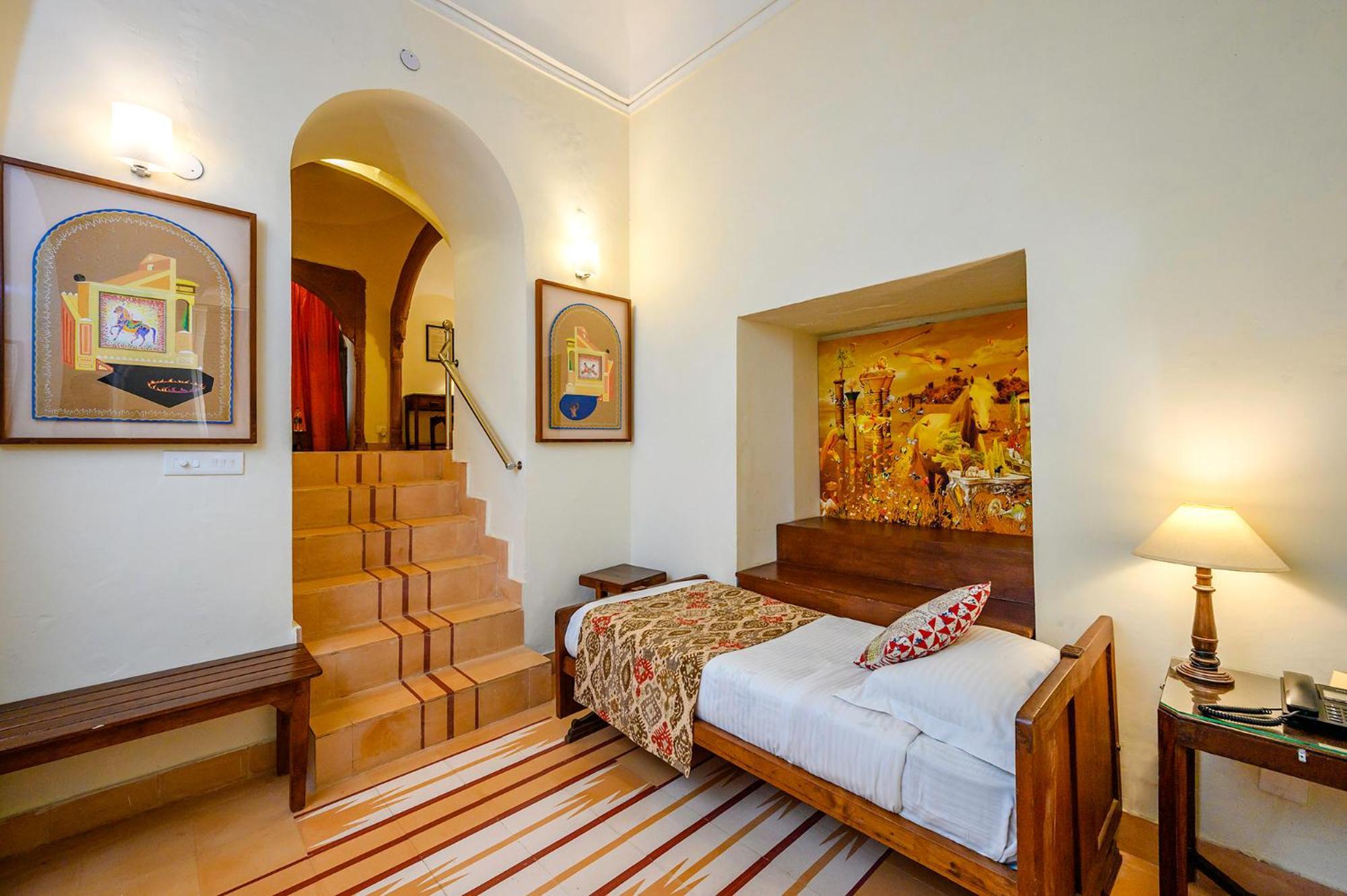 Neemrana'S - Tijara Fort Palace Luaran gambar