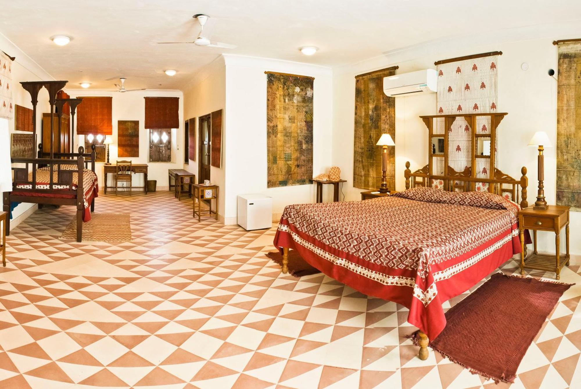 Neemrana'S - Tijara Fort Palace Luaran gambar