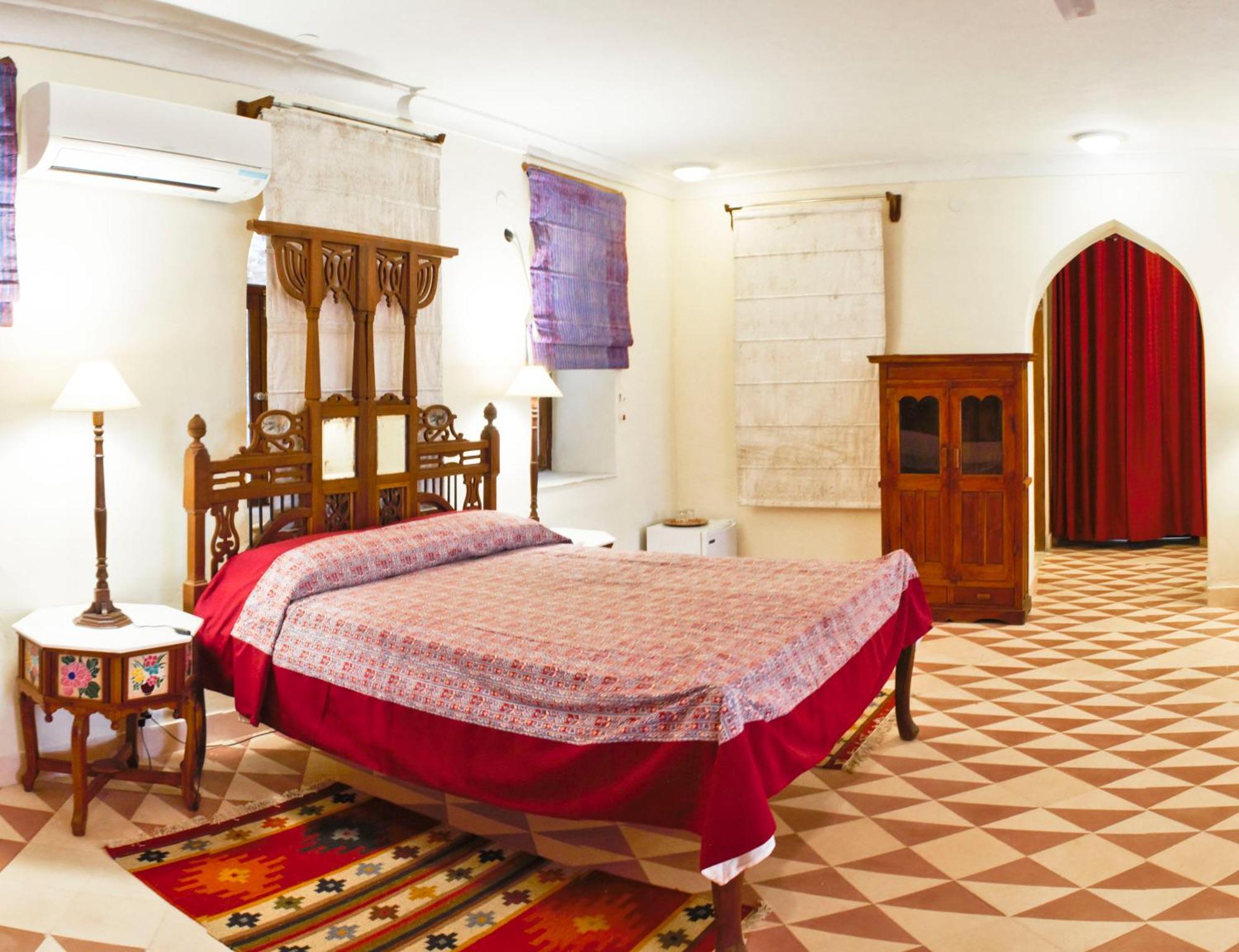 Neemrana'S - Tijara Fort Palace Luaran gambar