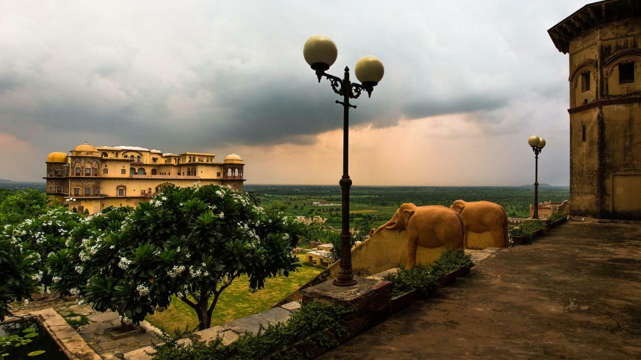 Neemrana'S - Tijara Fort Palace Luaran gambar